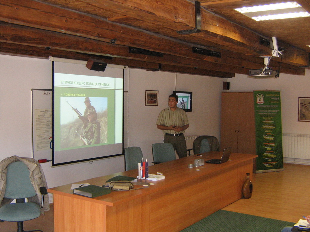 Pripremno predavanje za polaganje lovačkog ispita u amfiteatru Šumarske škole u Kraljevu